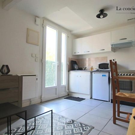 Ferienhaus-Stadt-Nasszelle-Strassenblick Rochefort  Exterior foto